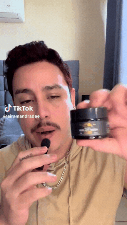 Cliente entrenando con energía